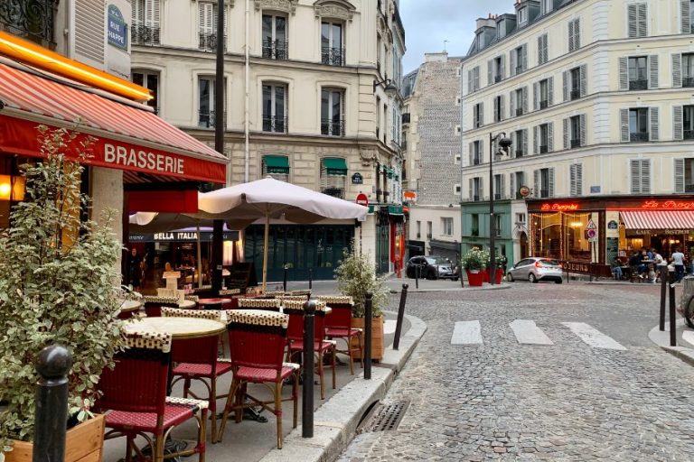 Montmartre Paris, die Straßencafés sind ein muss