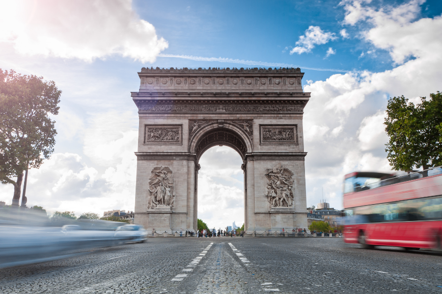 Der Explorer Pass enthรคlt auch eine Stadtrundfahrt und den Arc de Triomphe