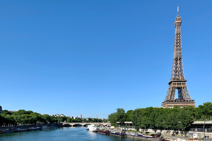 Der Eiffelturm ist das Highlight jeder Parisreise mit Teenagern