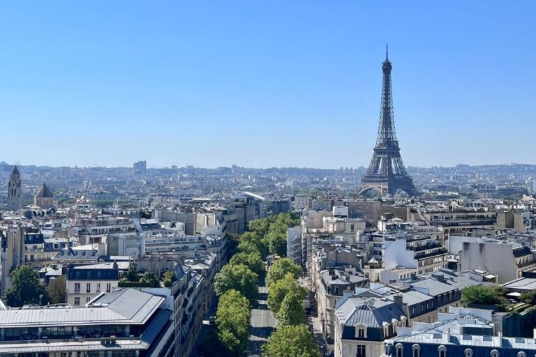 Der Eiffelturm - innerhalb von Paris und deshalb in Metro Paris Zonen 1-2