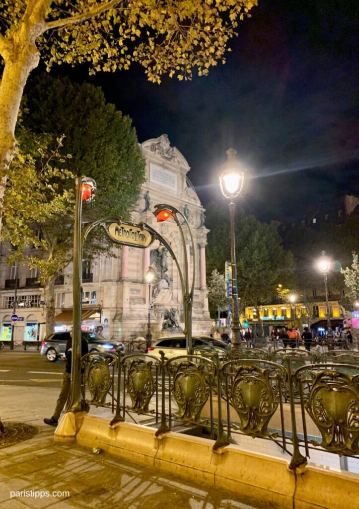 Metro in Paris am Abend