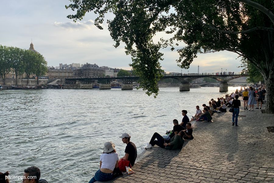 Picknick an der Seine Paris am Abend