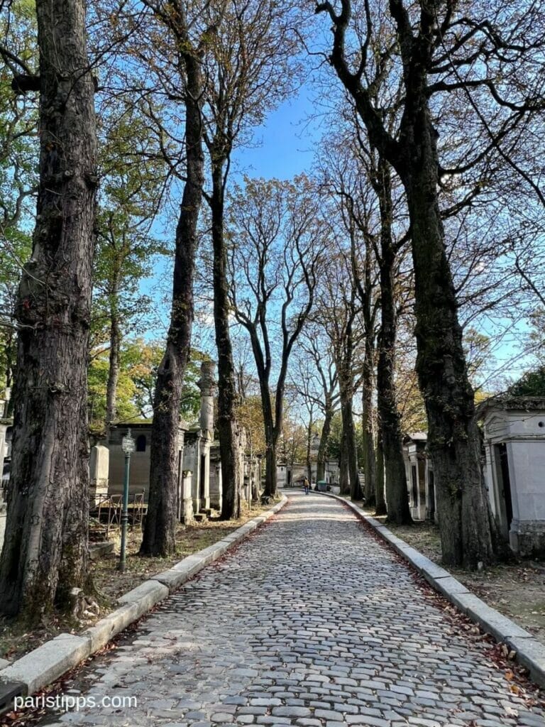 Besonders im Herbst und Winter sind die Friedhöfe Paris ein stimmungsvolles Erlebnis