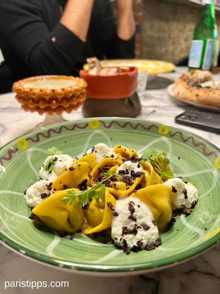 Italienische Restaurants in Paris. Big Mama ist ganz vorne mit dabei und vor allem die Buratelli, wie hier auf dem Bild sindsehr lecker. 