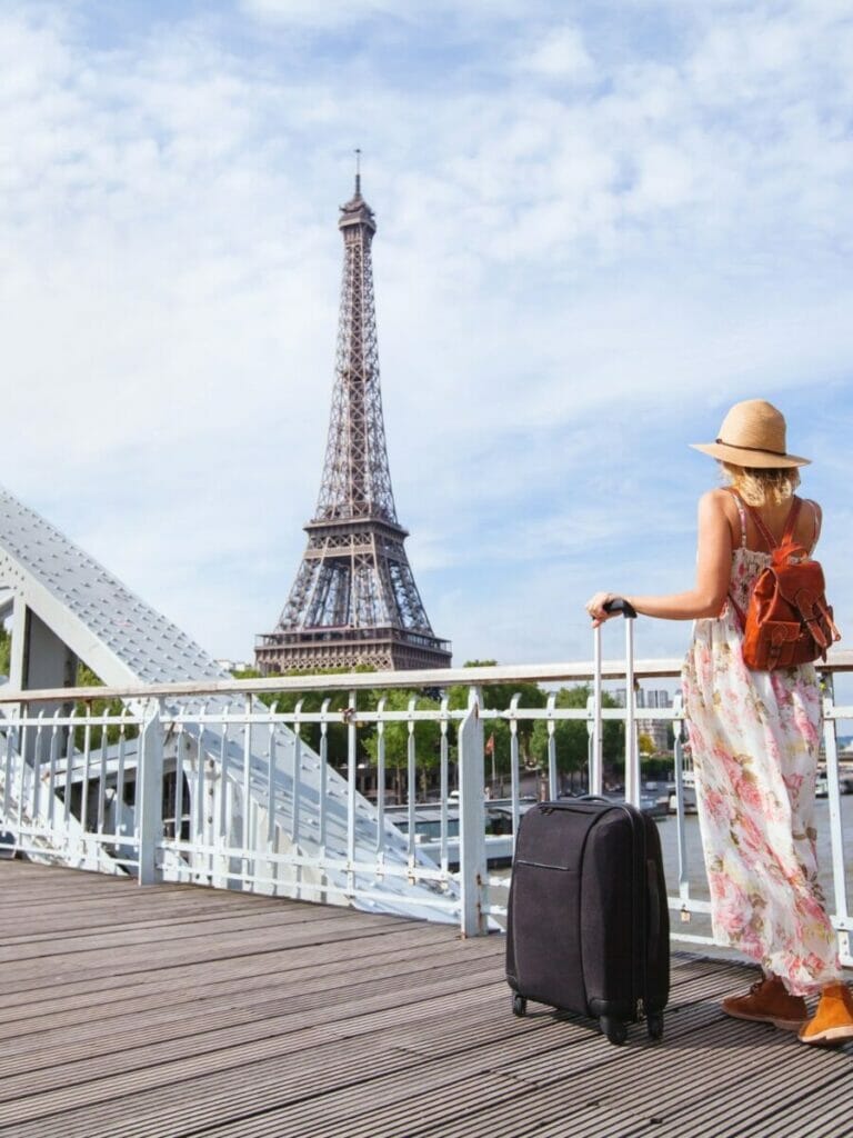 Mit kleinem Koffer nach Paris und dem Eiffelturm mit meiner Paris Packliste