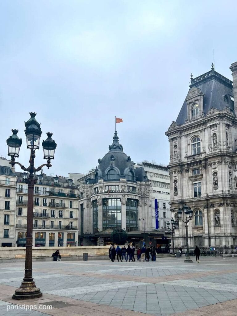 Hôtel de Ville mit dem BHV Marais im Hintergrund