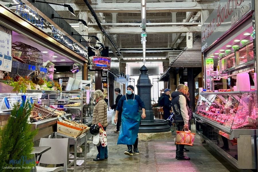 Marché d'Aligre mit Lebensmittelständen rechts und links