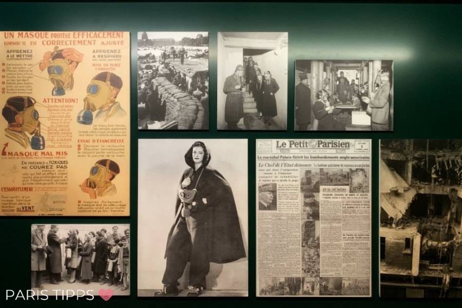 Eine Ausstellungstafel im Musée de la Libération de Paris mit historischen Fotos, einer Zeitung und einem Poster, das den Gebrauch von Gasmasken erklärt. Die Schwarz-Weiß-Bilder zeigen Szenen aus dem Zweiten Weltkrieg, darunter Menschen in Schutzkleidung, zerstörte Gebäude und eine Gruppe von Frauen.